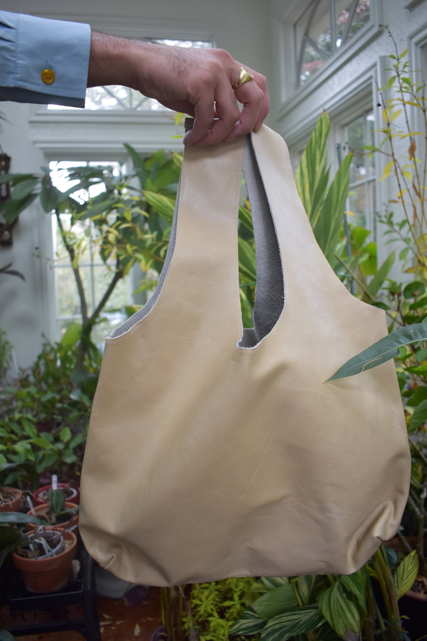 Vaz Tote in Beige Leather